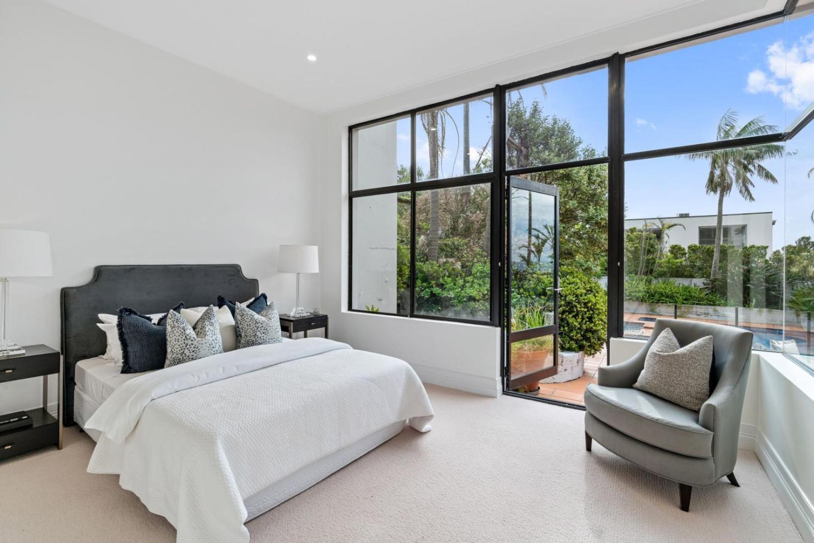 Peninsula Living In Grand Family Sydney