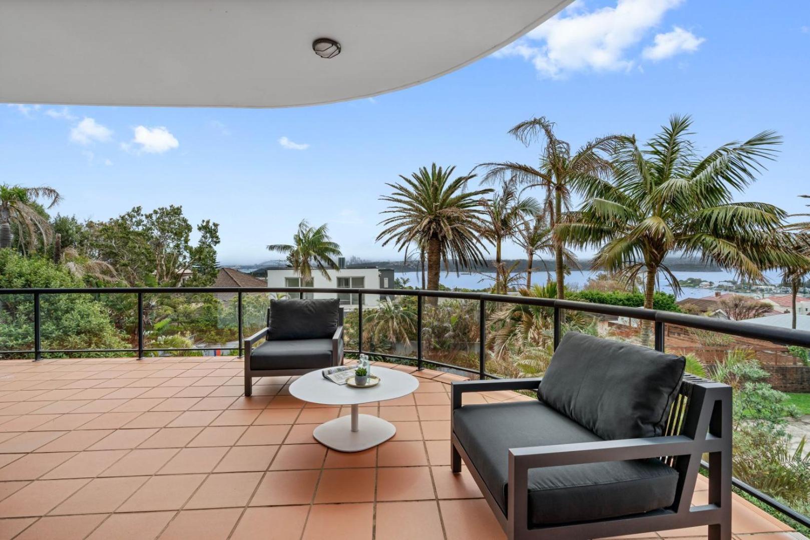 Peninsula Living In Grand Family Villa